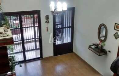 Imagem: A casa possui 4 Dormitórios, 3 Banheiros, 4 Vagas na garagem