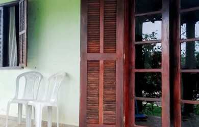 Imagem: A casa possui 2 Dormitórios, 1 Banheiro, 450m² de Área e