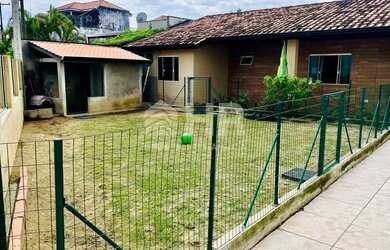 Imagem 13: Casa com 04 dormitórios sendo 01 suíte e 04 vagas de garagem Bom Retiro Matinhos