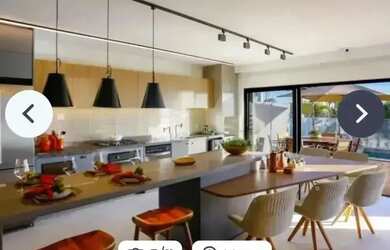 Imagem: A casa possui 3 Dormitórios, 2 Banheiros, 1 Vaga na garagem