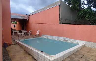 Imagem: A casa possui 2 Dormitórios, 2 Banheiros, 5 Vagas na garagem