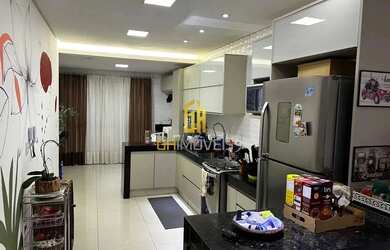 Imagem: A casa possui 3 Dormitórios, 2 Banheiros, 4 Vagas na garagem