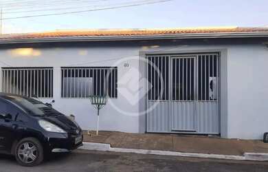 Imagem: A casa possui 2 Dormitórios, 1 Banheiro, 1 Vaga na garagem