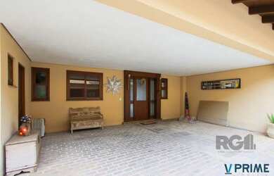 Imagem 4: Casa com 327m² de área privativa, oferecendo 3 dormitórios, sendo 3...