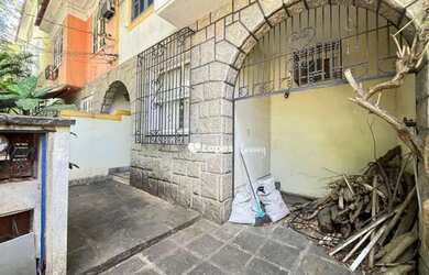 Imagem: A casa possui 5 Dormitórios, 3 Banheiros, 1 Vaga na garagem