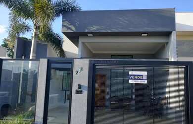 Imagem: A casa possui 2 Dormitórios, 3 Banheiros, 2 Vagas na garagem