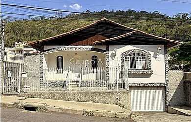 Imagem: A casa possui 5 Dormitórios, 3 Banheiros, 5 Vagas na garagem