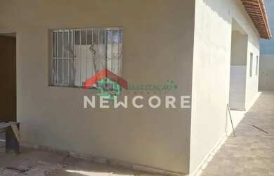 Imagem: A casa possui 2 Dormitórios, 2 Banheiros, 2 Vagas na garagem