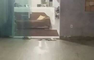 Imagem: A casa possui 2 Dormitórios, 2 Banheiros, 2 Vagas na garagem