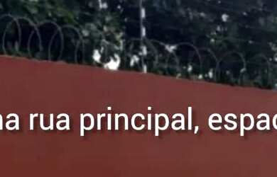 Imagem: A casa possui 2 Dormitórios, Acomodam 10 pessoas, 1 Vaga na