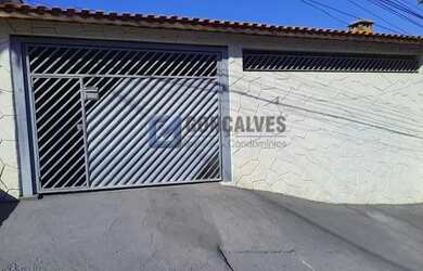 Imagem: A casa possui 3 Dormitórios, 1 Banheiro, 4 Vagas na garagem