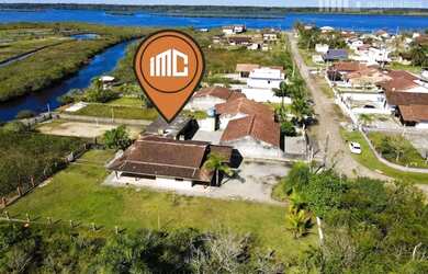 Imagem: A casa possui 3 Dormitórios, 2 Banheiros, 120m² de Área e