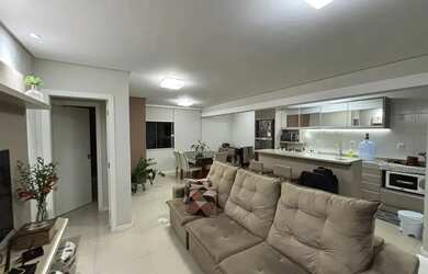 Imagem: O apartamento possui 3 Dormitórios, 1 Banheiro, 2 Vagas na