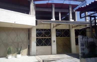 Imagem: O depósito possui 5 Vagas na garagem, 795m² de Área e está