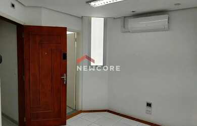 Imagem: O depósito possui 2 Vagas na garagem, 70m² de Área e está