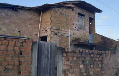 Imagem: A casa possui 4 Dormitórios, 3 Banheiros, 66m² de Área e