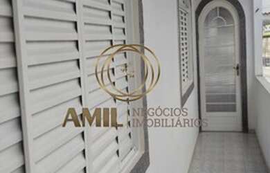 Imagem: A casa possui 3 Dormitórios, 2 Banheiros, 3 Vagas na garagem