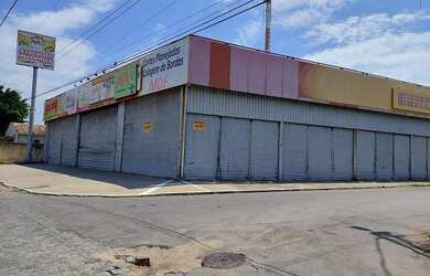 Imagem: O depósito possui 4 Vagas na garagem, 1.260m² de Área, Imóvel