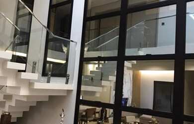 Imagem: A casa em condomínio possui 4 Dormitórios, 5 Banheiros, 3