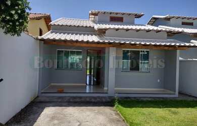 Imagem: A casa possui 2 Dormitórios, 2 Banheiros, 2 Vagas na garagem