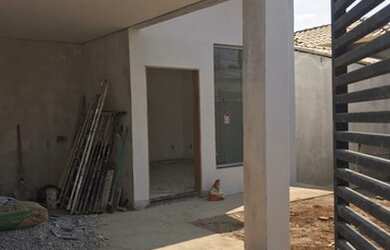 Imagem: A casa possui 3 Dormitórios, 3 Banheiros, 2 Vagas na garagem