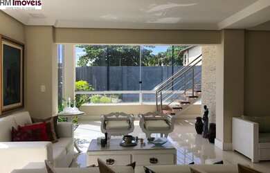 Imagem: A casa possui 5 Dormitórios, 5 Banheiros, 3 Vagas na garagem