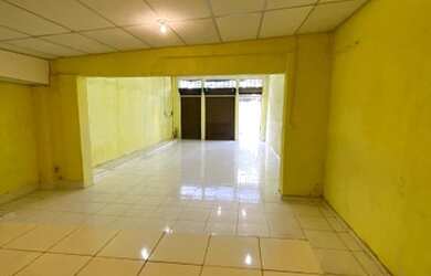 Imagem: O depósito possui 120m² de Área e está localizado em Manguinhos