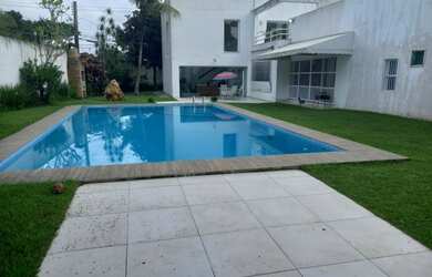 Imagem: A casa possui 5 Dormitórios, 5 Banheiros, 3 Vagas na garagem