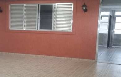 Imagem: A casa possui 3 Dormitórios, 3 Banheiros, 2 Vagas na garagem