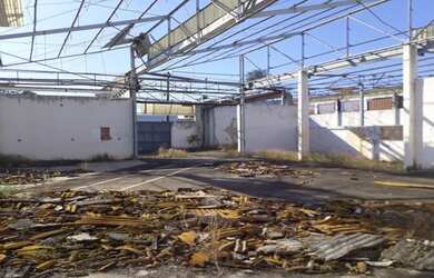 Imagem: O depósito possui 5 Vagas na garagem, 610m² de Área e está