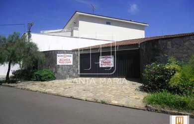 Imagem: O depósito possui 5 Vagas na garagem, 480m² de Área e está