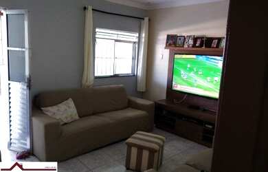 Imagem: A casa possui 4 Dormitórios, 3 Banheiros, 230m² de Área