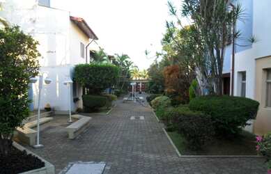 Imagem: A casa possui 3 Dormitórios, 3 Banheiros, 2 Vagas na garagem