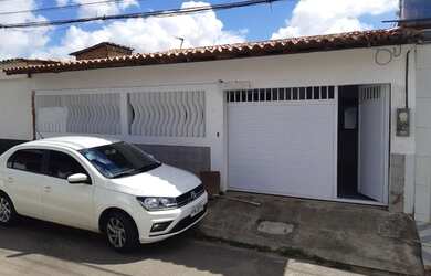Imagem: A casa possui 2 Dormitórios, 1 Banheiro, 70m² de Área e