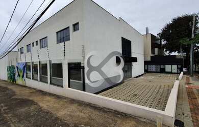 Imagem: O depósito possui 5 Vagas na garagem, 596m² de Área e está