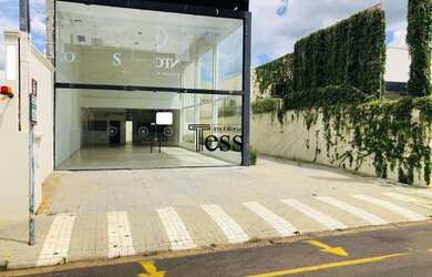 Imagem: O depósito possui 5 Vagas na garagem e 300m² de Área e está