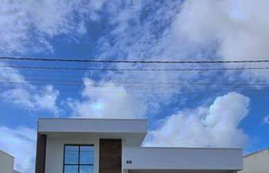 Imagem: A casa em condomínio possui 3 Dormitórios, 1 Banheiro, 2 Vagas