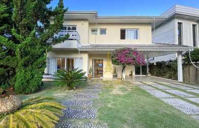 Imagem: A casa em condomínio possui 4 Dormitórios, 5 Banheiros, 5