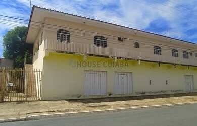 Imagem: A casa possui 5 Dormitórios, 3 Banheiros, 515m² de Área e