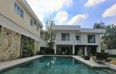 Imagem: A casa em condomínio possui 4 Dormitórios, 5 Banheiros, 4