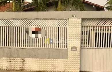 Imagem: A casa em condomínio possui 3 Dormitórios, 2 Banheiros, 4