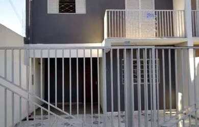 Imagem: A casa possui 3 Dormitórios, 2 Banheiros, 2 Vagas na garagem