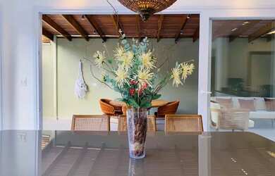 Imagem: A casa em condomínio possui 5 Dormitórios, 5 Banheiros, 4