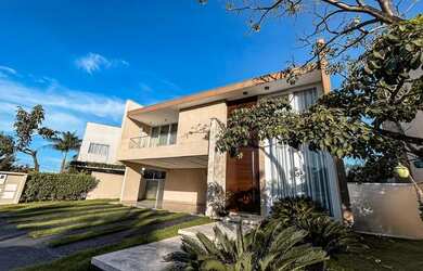 Imagem: A casa em condomínio possui 4 Dormitórios, 5 Banheiros, 5