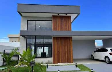 Imagem: A casa possui 3 Dormitórios, 2 Banheiros, 2 Vagas na garagem