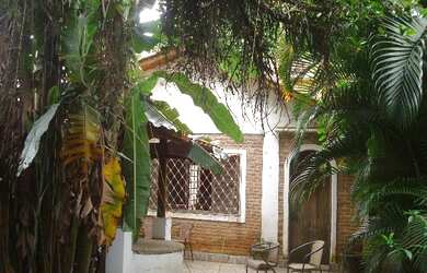 Imagem: A casa possui 5 Dormitórios, 5 Banheiros, 3 Vagas na garagem