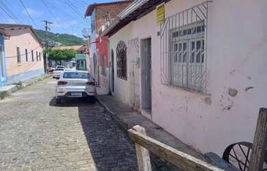 Imagem: A casa possui 2 Dormitórios e 2 Banheiros e está localizado