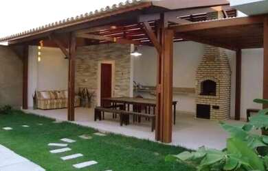 Imagem: A casa possui 3 Dormitórios, 3 Banheiros, 2 Vagas na garagem