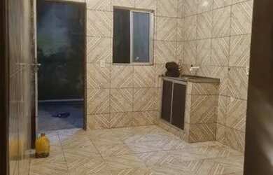 Imagem: A casa possui 2 Dormitórios, 1 Banheiro, 1 Vaga na garagem