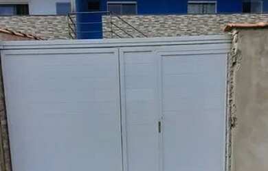 Imagem: A casa possui 2 Dormitórios, 1 Banheiro e 2 Vagas na garagem